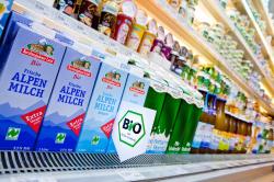 Nahrungsmittel & Ernhrung @ Lebensmittel-Page.de | Foto: In den Regalen der Supermrkte nehmen Bio-Produkte immer mehr Platz ein. Bei insgesamt 20 Molkereien, die in Bayern ein Bio-Sortiment anbieten, steht den Konsumenten ein vielfltiges Angebot zur Verfgung. Quelle: LVBM.