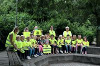 Auto News | Die BigB Warnwesten machen die Kinder des Hellbach-Kindergartens in Neubeckum besonders gut sichtbar.     