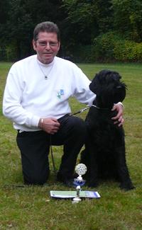 SeniorInnen News & Infos @ Senioren-Page.de | Foto: Norbert Bledau mit Cerry nach bestandener Begleiterhund-Prfung.