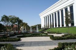 Einkauf-Shopping.de - Shopping Infos & Shopping Tipps | Rollrasen & Garten - Foto: BCHNER Fertigrasen nun auch in Taschkent: das Kongresszentrum erstrahlt nach aufwendigen Bauarbeiten.