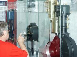 Autogas / LPG / Flssiggas | Foto: Das Museum AUTOVISION zeigt die drei Systeme Dampf- , Elektro- und Benzinmotor in neuer Ausstellung. Dabei wird deren Bedeutung als Antrieb im Automobil vor ber 100 Jahren bis hin zu den mglichen Zukunftsaussichten dokumentiert.