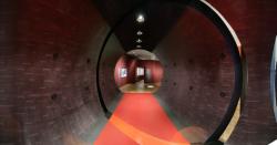 Historisches @ Historiker-News.de | Foto: Der angefertigte Tunnel bot einen beieindruckenden Start in die Ausstellung. Copyright: Deutsches Historisches Museum Berlin.