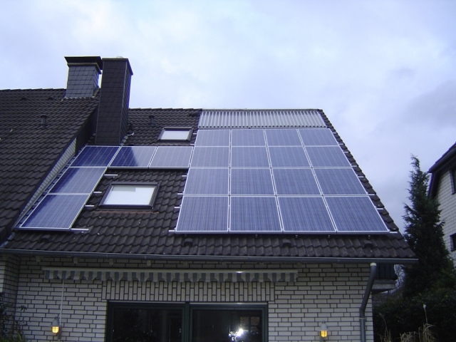 Duesseldorf-Info.de - Dsseldorf Infos & Dsseldorf Tipps | Sonnenenergiehaus-Anlage installiert auf einem Einfamilienhaus