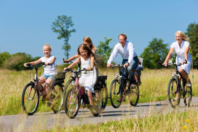 Hamburg-News.NET - Hamburg Infos & Hamburg Tipps | Vom 3. bis 10. Juni 2012 dreht sich im Nordseeheilbad Esens-Bensersiel alles rund um das Thema  Radfahren. Bei der Fahrradwoche stehen tglich gefhrte Touren durch die ostfriesische Landschaft und entlang der Nordseekste auf dem Programm.