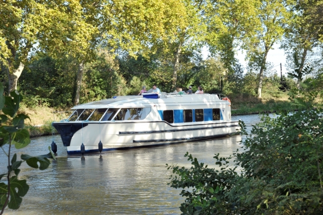 News - Central: Das neue Luxus-Hausboot auf dem Canal du Midi