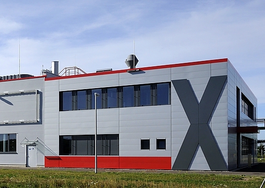 News - Central: Der von LINDSCHULTE geplante Kopfbau der LANXESS-Produktionsanlage fr Membran-Filtrationstechnologie am Chemiestandort Bitterfeld.