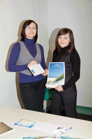 Ostsee-Infos-247.de- Ostsee Infos & Ostsee Tipps | Die Quality-Scouts Lili Gomer (links) und Elena Boidel haben die Upstalsboom-Katalogbestellung optimiert und eine jhrliche Ersparnis von 11.000 Euro erreicht. 