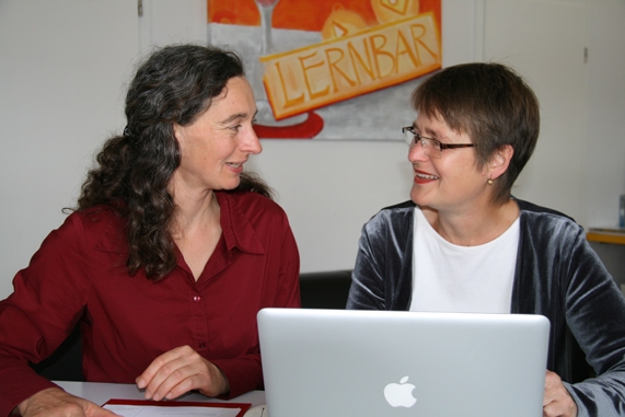 Deutsche-Politik-News.de | Sabine Roth (links) ist eine der Trainerinnen des Kompaktseminars „Selbststndigkeit konkret