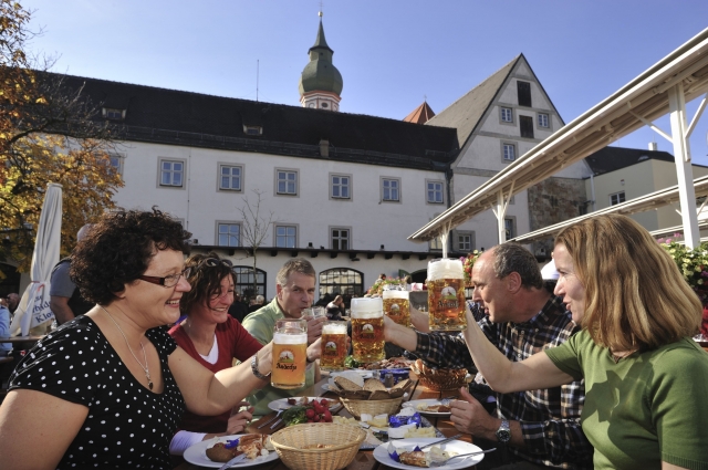 Bier-Homepage.de - Rund um's Thema Bier: Biere, Hopfen, Reinheitsgebot, Brauereien. | Kloster Andechs: Bayerische Lebensart mit Tradition seit 1455.