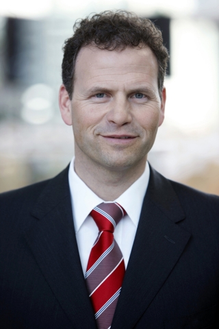 Deutsche-Politik-News.de | Martin Hofer, Vorstand der Wassermann AG, moderiert den Themenkomplex Cloud Logistics.
