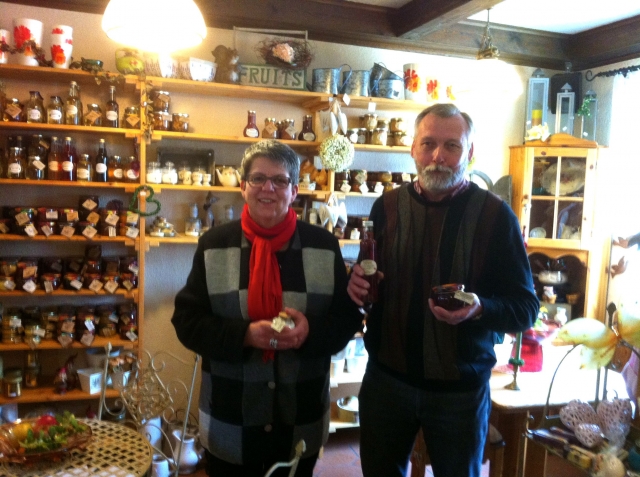 Einkauf-Shopping.de - Shopping Infos & Shopping Tipps | Handgemachte Delikatessen aus essbaren Rosen: Christine Wittemans produziert mit Ehemann Hans-Joachim im Norden Berlins. 