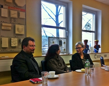 News - Central: SPD-Bundestagsabgeordnete Andrea Wicklein mit der ESL Geschftsfhrerin Stefanie Weinhold und dem BM von Ludwigsfelde Frank Gerhard im Gesprch. 