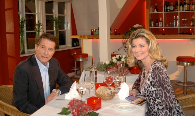 Deutsche-Politik-News.de | Trafen sich zu einem sehr persnlichen Tischgesprch: Weltstar Udo Jrgens und Moderatorin Susan Stahnke