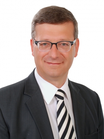 Deutsche-Politik-News.de | John Podaras, Director MENA bei Christie + Co in Dubai