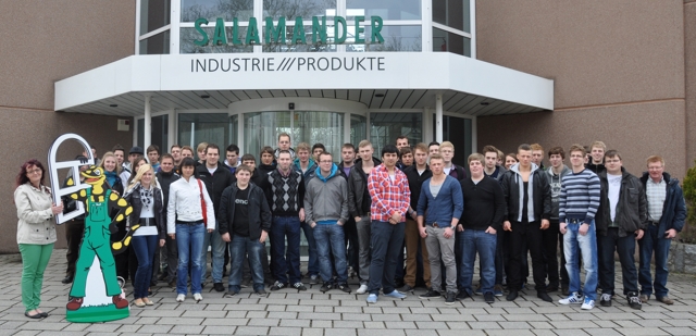 News - Central: Salamander begrßte die Auszubildenden aller deutschen Standorte am Unternehmenshauptsitz in Trkheim.
