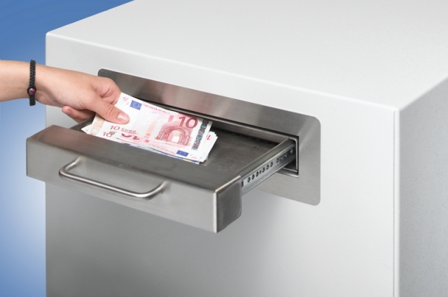 Deutsche-Politik-News.de | Deposit-Systeme fr Banknoten und Safebags sind nur sicher, wenn sie nach der Europischen Norm EN 1143-2 zertifiziert sind.