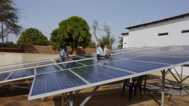 Deutsche-Politik-News.de | Solaranlage in Gambia_Quelle - Projekthilfe Dritte Welt e. V. Hattingen