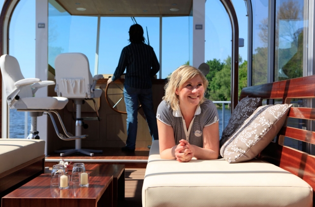 Hotel Infos & Hotel News @ Hotel-Info-24/7.de | PonTOMÂ® Cabrio 14 mit groÃŸem Sonnendeck für Bootstouren auf der Havel.