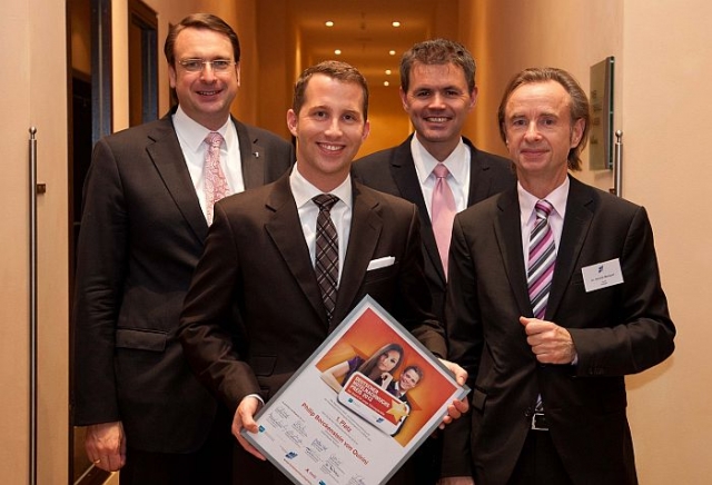 News - Central: Von links: Alexander Aisenbrey (HDV), Philip Borckenstein von Quirini (Grand Elysée Hamburg, Gewinner des Deutschen Hotelnachwuchs-Preises 2012), Joachim Eckert (AHGZ), Dr. Hendrik Markgraf (AHGZ) - Foto: Michael Stange - Osnabrck 