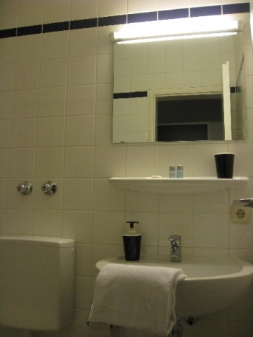 News - Central: Einblick Badezimmer A1 Apartments Mnchen