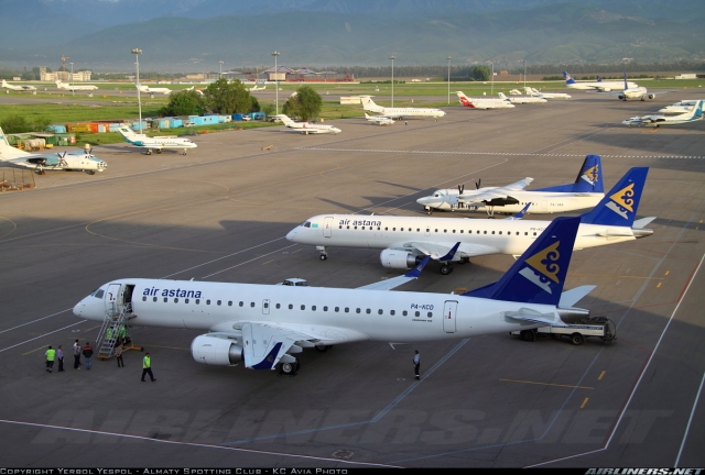 fluglinien-247.de - Infos & Tipps rund um Fluglinien & Fluggesellschaften | Moderne Embraer 190-Jets ersetzen bei Air Astana die Flotte der Fokker 50-Maschinen. 