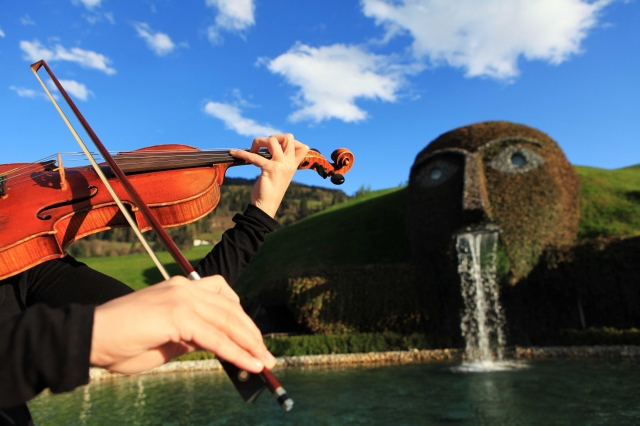 Oesterreicht-News-247.de - sterreich Infos & sterreich Tipps | Die Musik Johann Sebastian Bachs als Ausgangs- und Bezugspunkt fr Komponisten und Musiker spterer Epochen ist von jeher Teil der Konzertprogramme bei Musik im Riesen. 2012 gilt seinen Solo- und Kammermusikwerken ein eigener Festivalschwerpunkt.