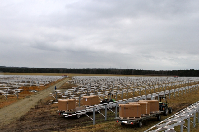 Deutsche-Politik-News.de | Die Arbeiten fr einen Solarpark von Emmvee in Bronkow sind schon weit fortgeschritten
