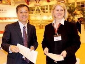 China-News-247.de - China Infos & China Tipps | Dr. Christine Autenrieth, Geschftsfhrerin des Oldenbourg Wissenschaftsverlags, mit Lin Peng, Prsident von China Science Publishing & Media Ltd.