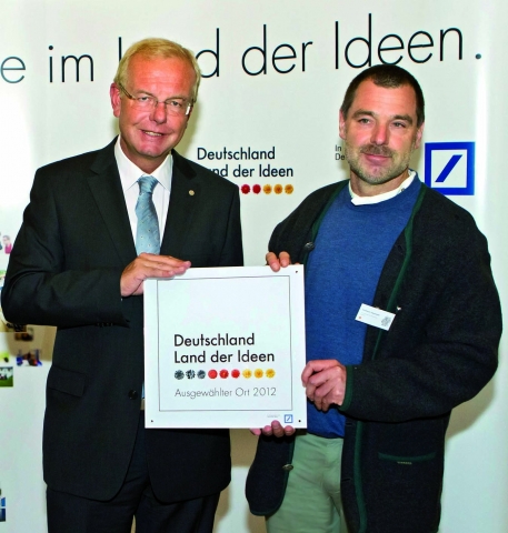 Deutsche-Politik-News.de | Foto: Deutschland – Land der Ideen, Fotoagentur FOX (von rechts) Andreas Neumaier, Neumaier Logistics GmbH; Thomas Kreuzer Bayerische Staatskanzlei 