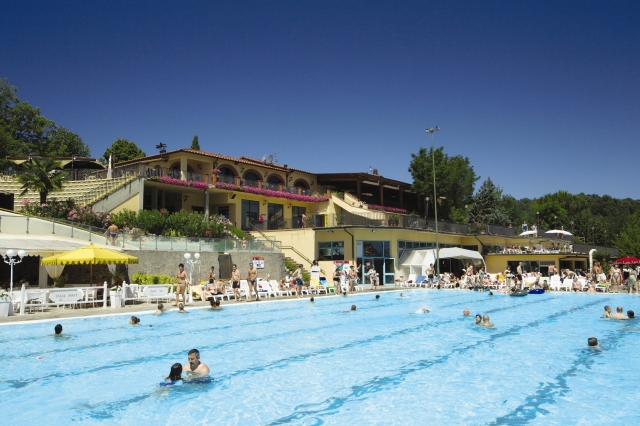 News - Central: So sehen Poole bei Eurocamp aus, dann klappt´s auch mit dem perfekten Campingurlaub: Norcenni Girasole Club in der Toskana ist ADAC Superplatz 2012