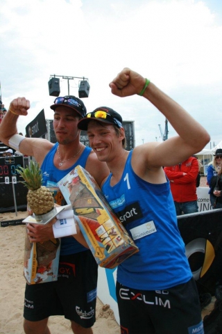 Australien News & Australien Infos & Australien Tipps | ROADSIGN® australia auf der smart beach tour 2012 - Sonderpreis fr Team Fuchs & Ldike - ein ROADSIGN® australia Zelt