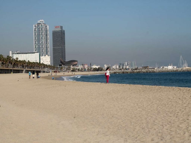 Deutsche-Politik-News.de | Die Aussicht auf Barcelona vom Strand