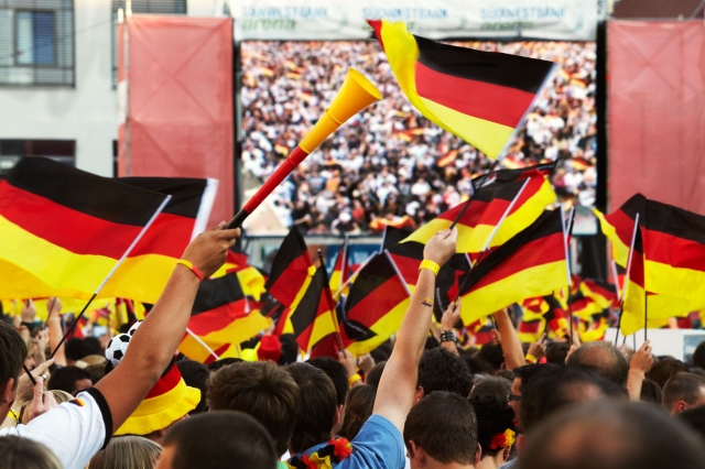 Deutsche-Politik-News.de | Tor! Gol! Mål! Fr alle, die bei der K.-o.-Runde der Fußball-EM in mehreren EM-Sprachen jubeln mchten, ist die neue App des VKD genau das Richtige.  