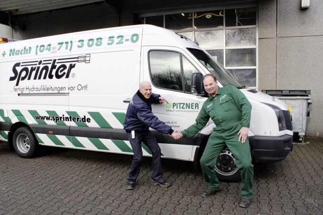 Deutsche-Politik-News.de | Eine feste Verbindung und der erste 5,0 t Sprinter® fr die Pitzner GmbH in Bremerhaven.