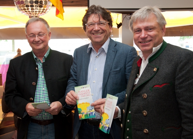 Deutsche-Politik-News.de | Brgermeister Albert Hingerl (m.) stellte zusammen mit dem Festwirt Bernd Furch (r.) und Ludwig Schweiger von der Brauerei Schweiger das Festprogramm fr das Poinger Volksfest vor