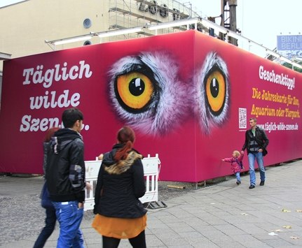 Babies & Kids @ Baby-Portal-123.de | Wirkungsvolle Außenwerbung am Bauzaun vor dem Zoopalast