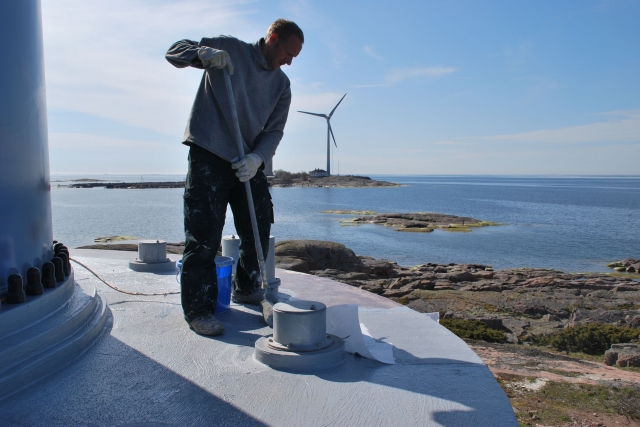 Alternative & Erneuerbare Energien News: Großflchig tragen Betonsanierer das vliesarmierte Triflex Towersafe auf Horizontal- und Vertikalflchen auf.