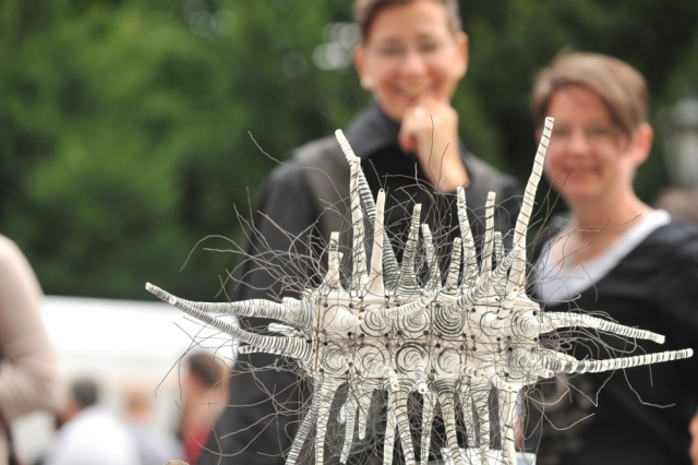 Deutsche-Politik-News.de | Keramikmarkt Oldenburg 2010 - Ein Werk der Preistrgerin Ursula Commandeur.