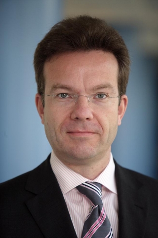 Deutsche-Politik-News.de | Kann eine hohe Kundenzufriedenheit der Kfz-Versicherungskunden vermelden: S-Direkt-Vorstand Dr. Jrgen Cramer.