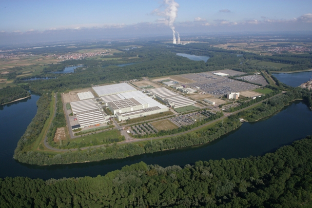 Auto News | Weltweite Teileversorgung aus dem Daimler AG, Mercedes-Benz Global Logistics Center in Germersheim