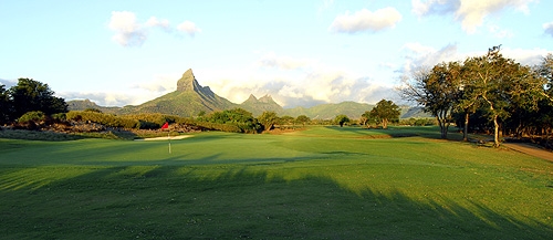 Auto News | Der Tamarina Golfplatz bei vielen Golfspielern besonders beliebt. 
