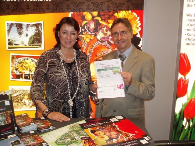 Tickets / Konzertkarten / Eintrittskarten | Gutes Teamwork geht weiter: FLORIADE-Verkaufsmanagerin Silke Schnock und Manfred Krause vom NWO freuen sich, bis zum Abschluss der FLORIADE 2012 am 7. Oktober ihre erfolgreiche Zusammenarbeit fortzusetzen.