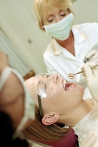 Landleben-Infos.de | Zur Zahnpflege gehren regelmßige Vorsorgeuntersuchungen und die professionelle Zahnreinigung ebenso wie das richtige Zhneputzen. 