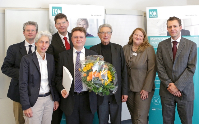 Auto News | Prof. Dr. Eric Frère (Direktor des dips Deutsches Institut fr Portfolio-Strategien), Brgermeisterin Dr. Marie-Agnes Strack-Zimmermann, Prof. Dr. Burghard Hermeier (Rektor der FOM Hochschule), Prof. Dr. Julius Reiter, Bundesminister a.D. Gerhart R. Baum,