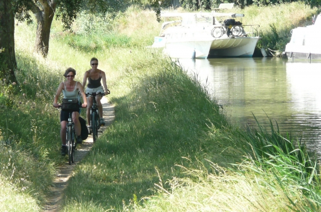 Hotel Infos & Hotel News @ Hotel-Info-24/7.de | Radfahrer am Canal du Midi