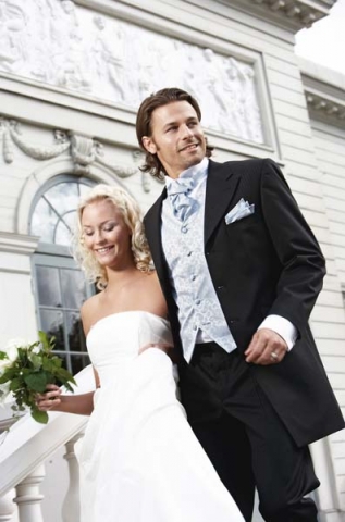 Hochzeit-Heirat.Info - Hochzeit & Heirat Infos & Hochzeit & Heirat Tipps | Rumungsverkauf 2012 im Meerweibchen Brautmode und Festtagsmode in Landau