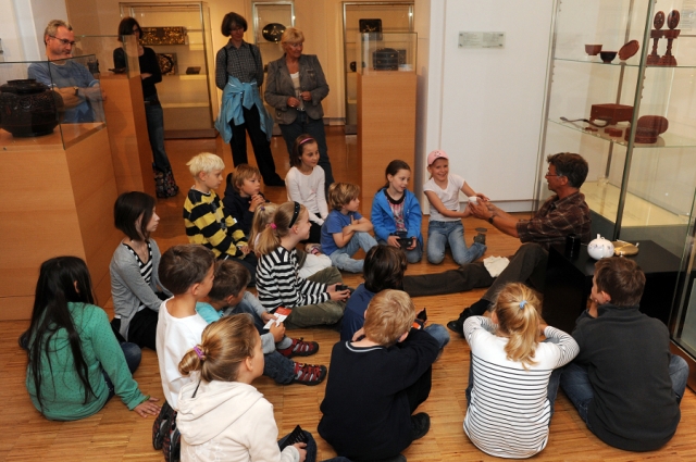 Hotel Infos & Hotel News @ Hotel-Info-24/7.de | KunstGenuss fr Kids - Kinder im Museum fr Lackkunst in Mnster