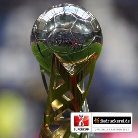 Bayern-24/7.de - Bayern Infos & Bayern Tipps | Onlineprinters GmbH sponsert SuperCup © DFL