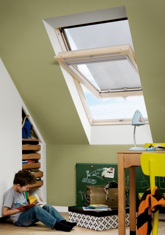 Hamburg-News.NET - Hamburg Infos & Hamburg Tipps | Hitzeschutz-Markisen fr VELUX Dachfenster verhindern, dass sich Dachrume im Sommer zu sehr aufheizen. Frische Luft und guter Ausblick sind dennoch immer mglich.