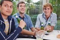 Deutsche-Politik-News.de | Knapp 40 Prozent der jungen Erwachsenen konsumieren regelmßig Alkohol.